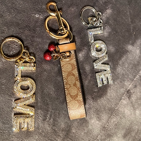 Michael Kors LOVE purse charms and Coach Key Fob Bundle w/ white bag included - Picture 6 of 13